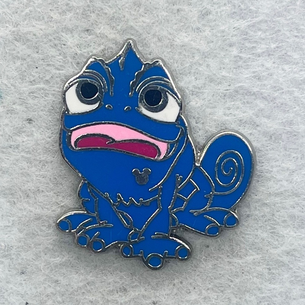 🔮 5/$25 Disney Tangled Blue Pascal Pin
